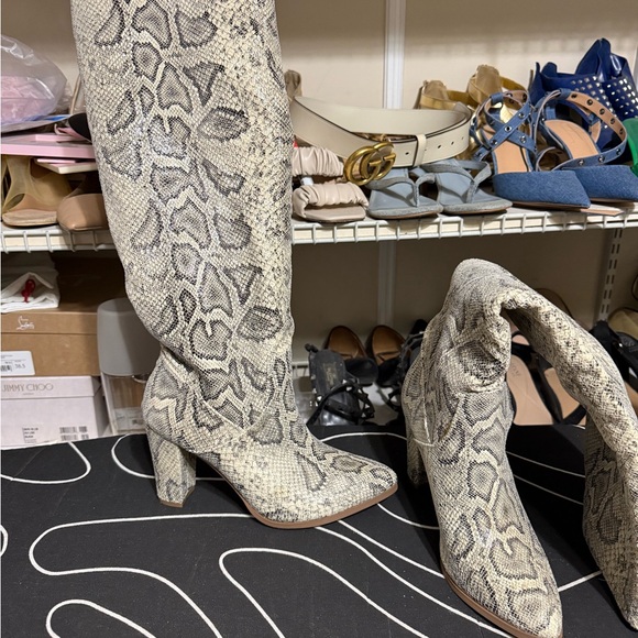 Snakeskin Pattern Women's Express Boots - Picture 1 of 10